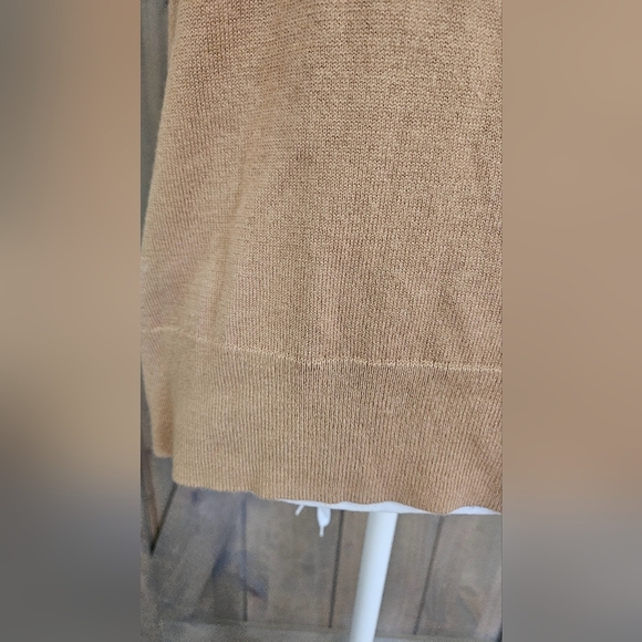 BANANA REPUBLIC Racerback Sweater Tank In light brown/tan. Size LP NWT - Picture 9 of 12